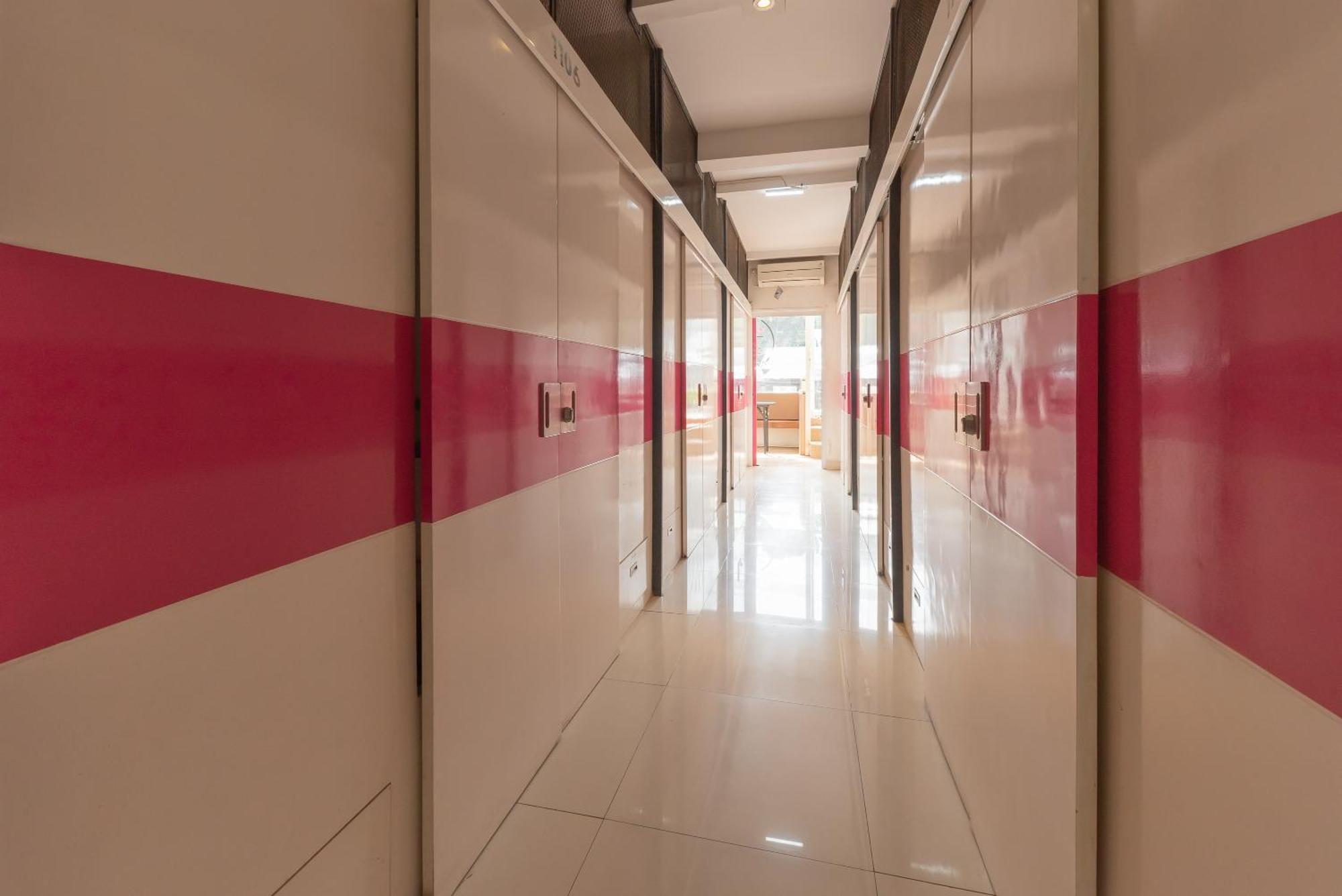 Reddoorz Hostel At Kiara Cozy Kircon Бандунг Экстерьер фото