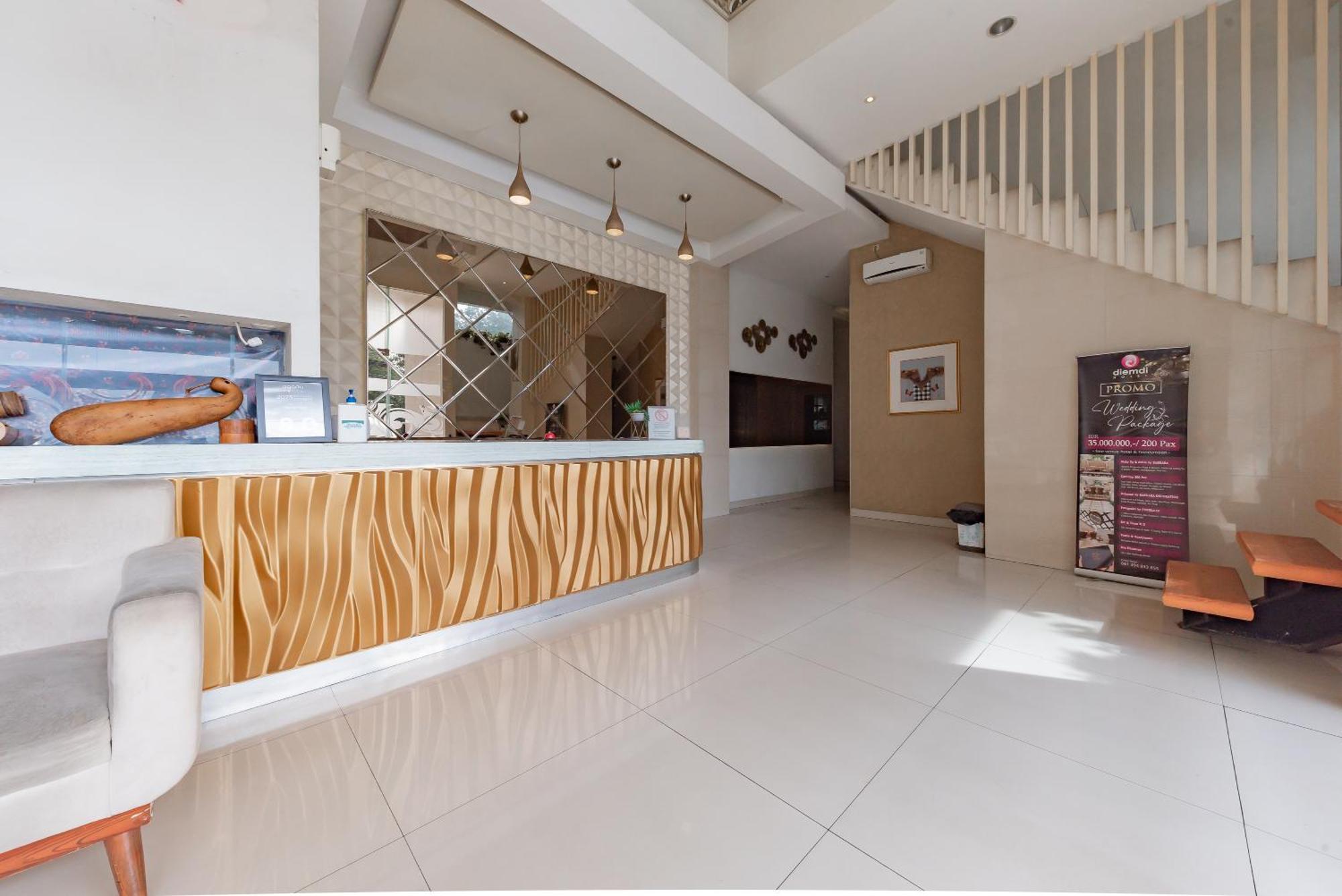 Reddoorz Hostel At Kiara Cozy Kircon Бандунг Экстерьер фото
