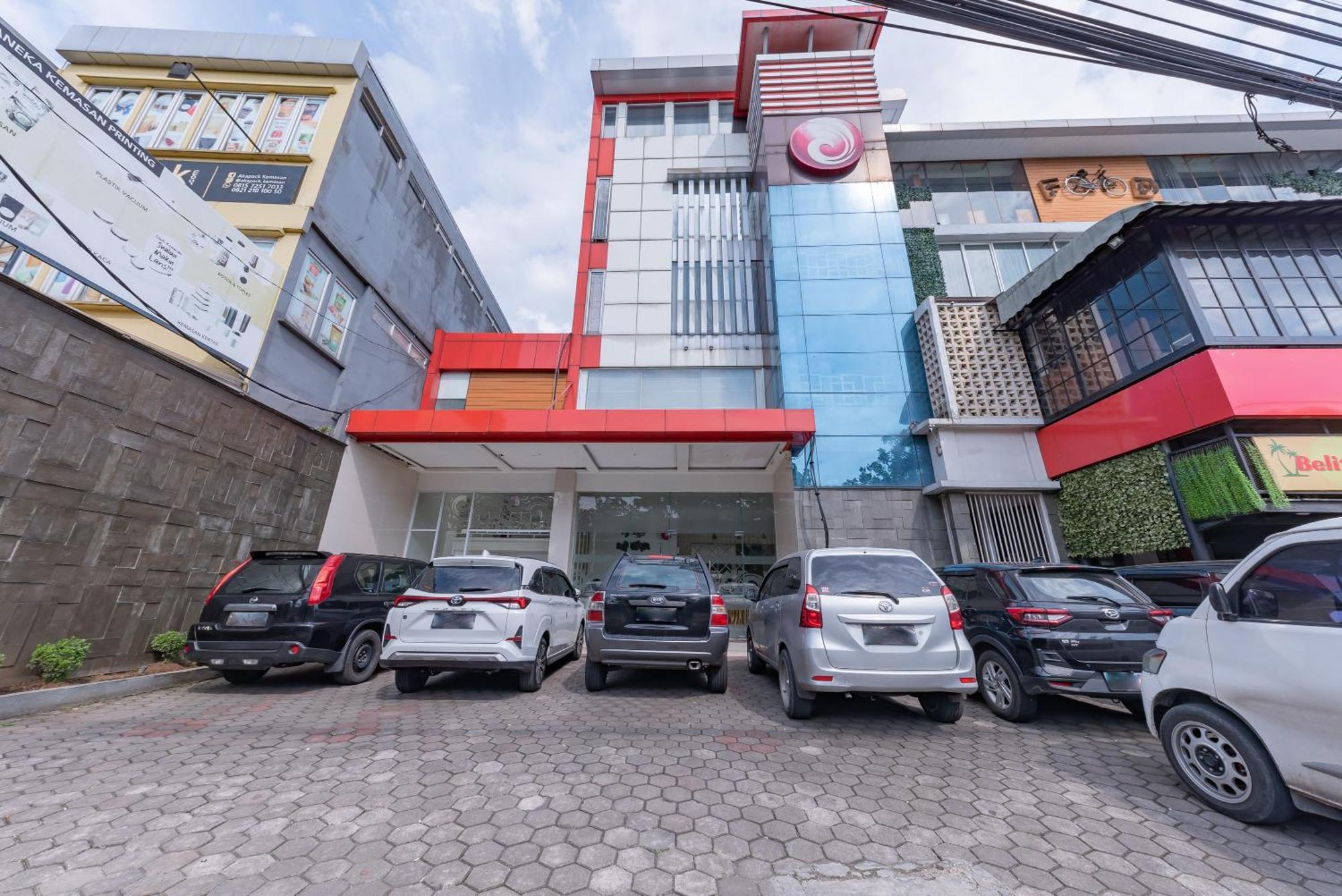 Reddoorz Hostel At Kiara Cozy Kircon Бандунг Экстерьер фото